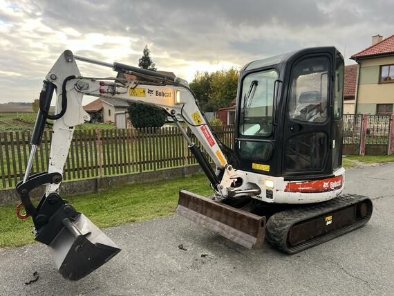 Minibagr Bobcat 425 G bez přesahu zádě, 2,7t Minibagr Bobcat 425 G bez přesahu zádě, 2,7t