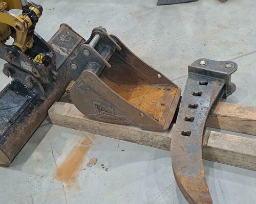 Minibagr CAT 301.6, r.v. 2022, 1325 mth, 3x lžíce