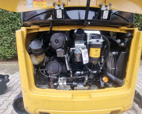 Minibagr Cat 301.7d r.v.2017 pouze 2250Mth -