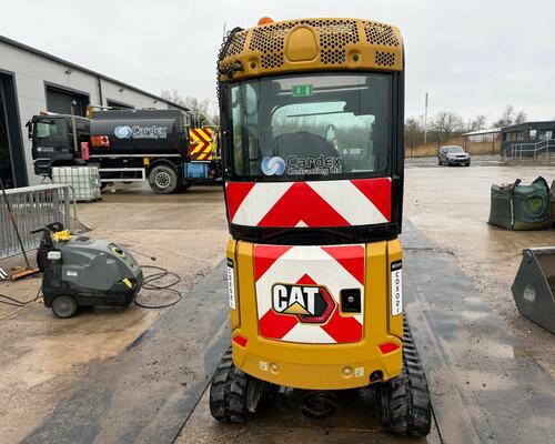 Minibagr CAT 301.8, r.v. 2021, 857 motohodin, 3x lžíce