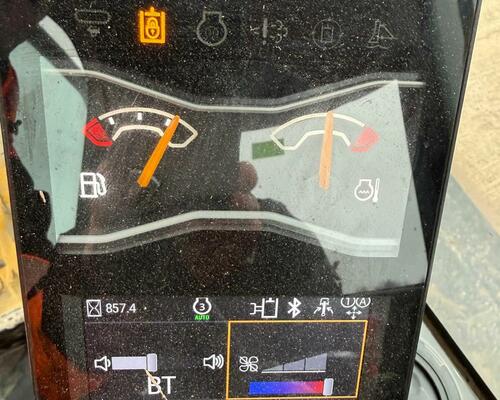 Minibagr CAT 301.8, r.v. 2021, 857 motohodin, 3x lžíce