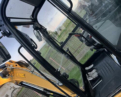 minibagr CAT 302.4 hyd.svahovka+2x podkop, 2,5t