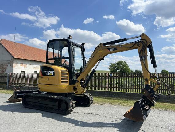 minibagr CAT 302.7D hyd.svahovka, 2x podkop / 2,7t