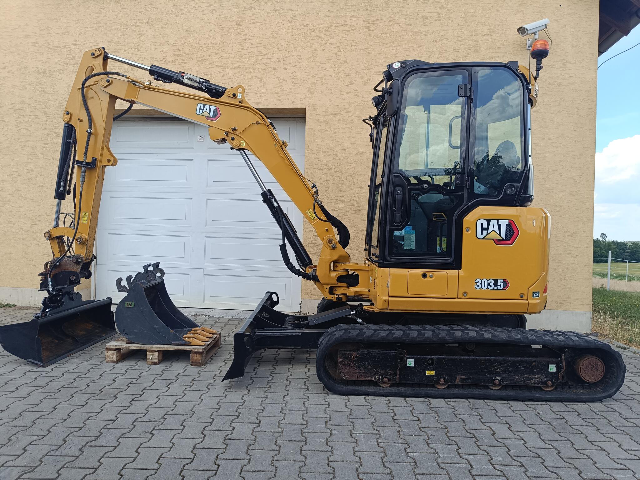 Minibagr CAT 303,5 CR 07A - r.v. 2022 - klima