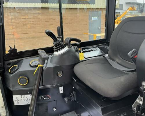 Minibagr JCB 16C-1, rok výroby 2021, 834 mth, 3x lžíce
