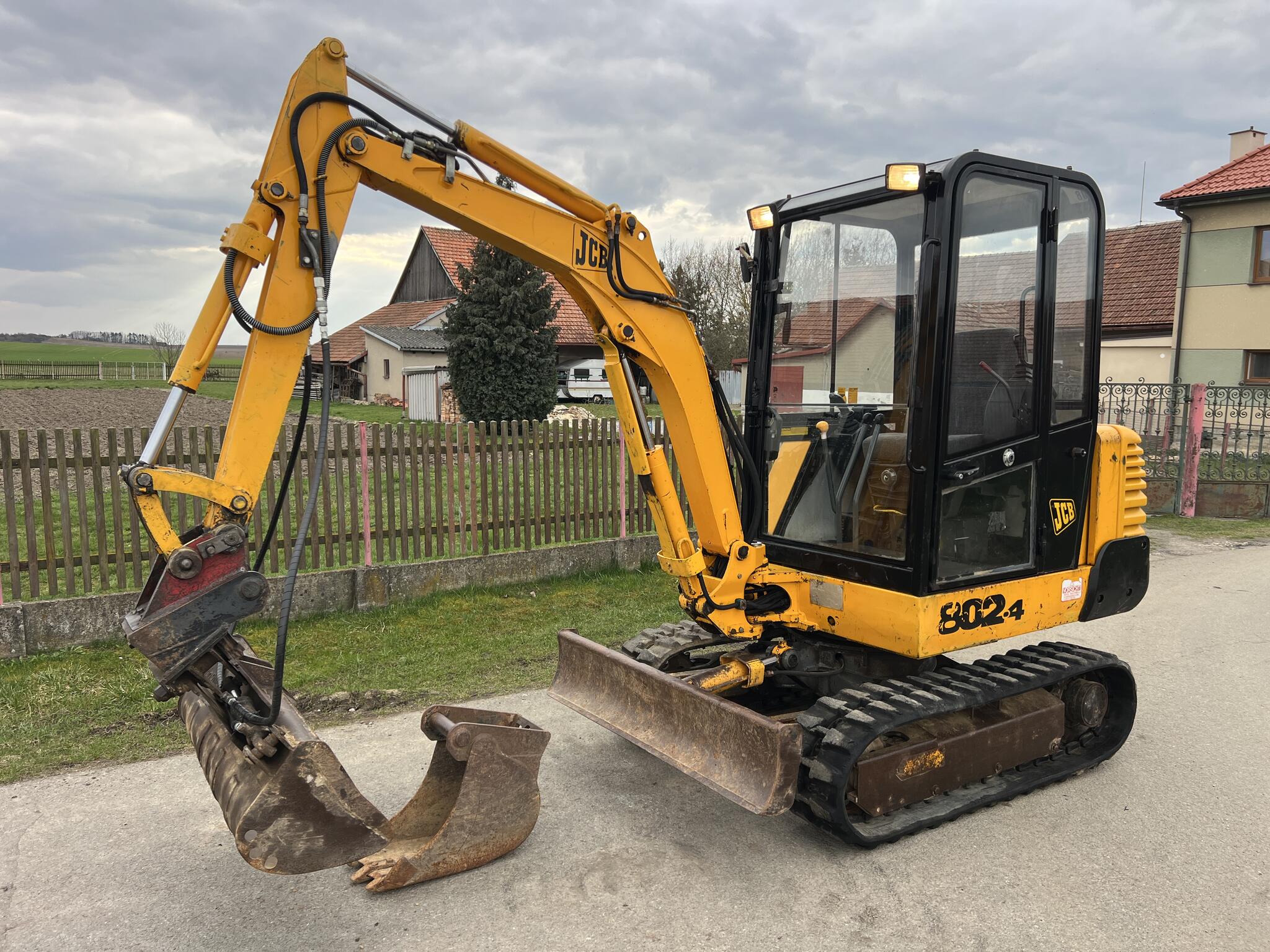 Minibagr JCB 802.4 hyd.svahovka / 2500kg