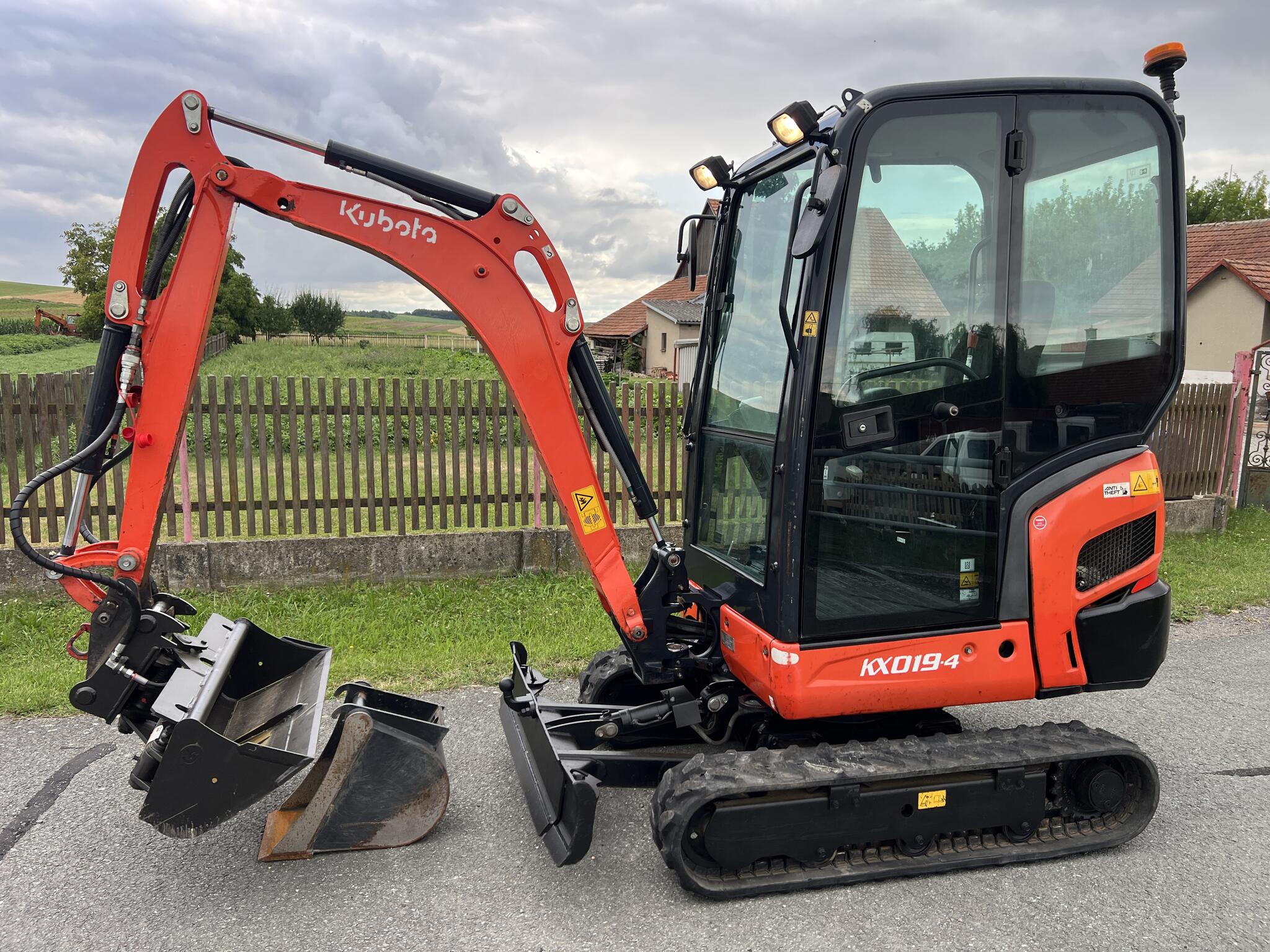 Minibagr Kubota KX019-4 hyd.podvozek/ hyd.svah/ 2t
