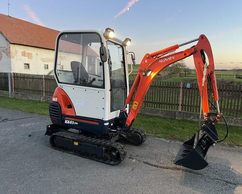 Minibagr Kubota KX41-3 hyd.podvozek + hyd.svahovka Minibagr Kubota KX41-3 hyd.podvozek + hyd.svahovka