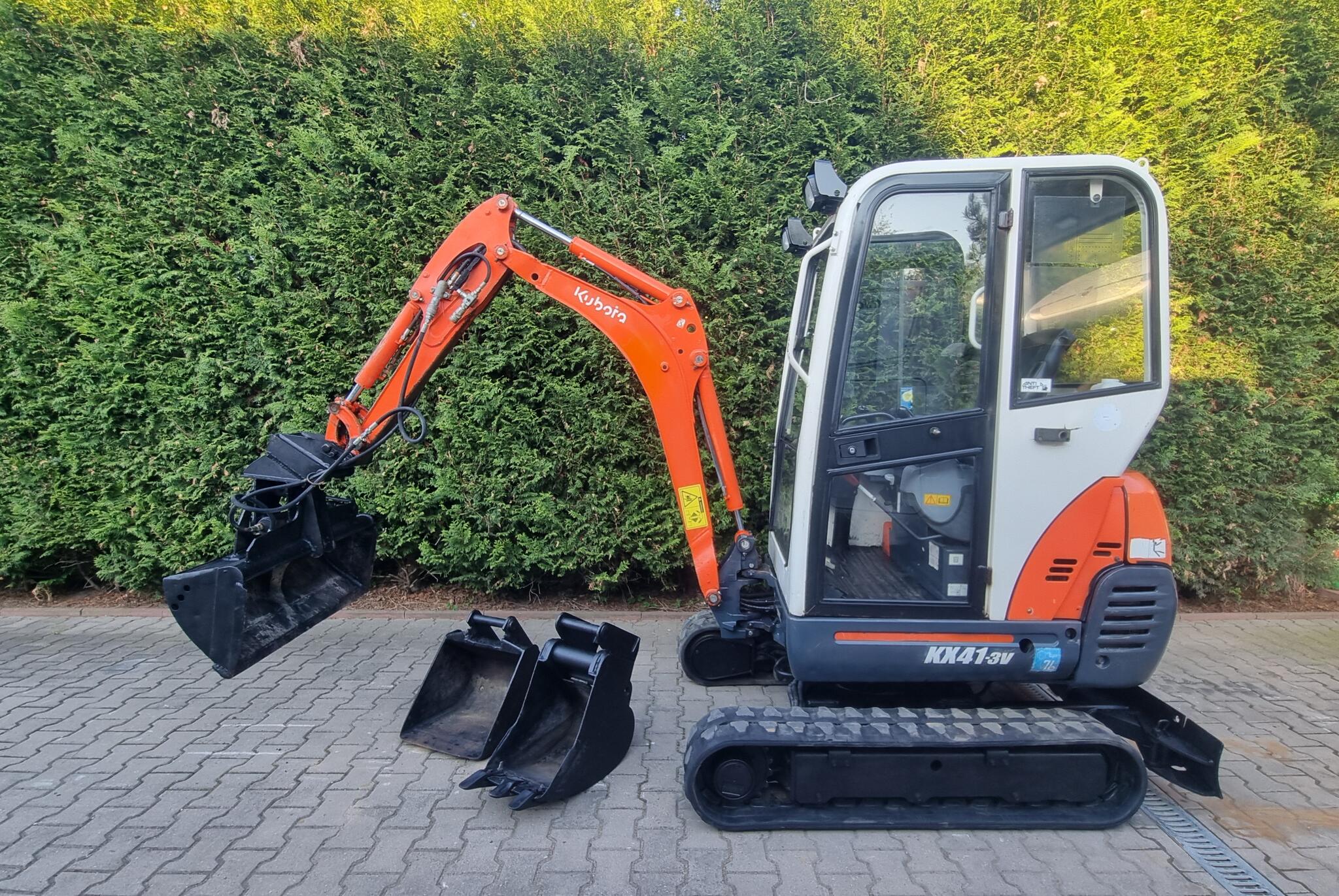 Minibagr Kubota Kx 41-3 hyd. svahovka + 2 podkop