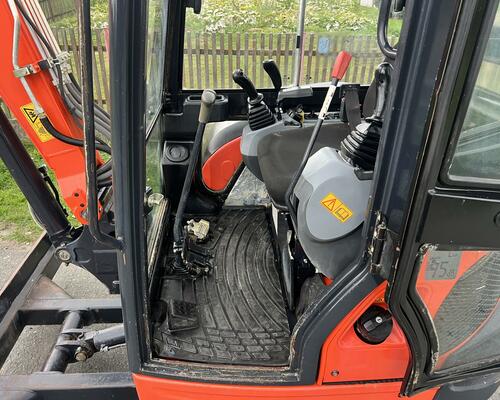 minibagr Kubota U 35-3a3 hyd.svahovka+podkopy,3,6t