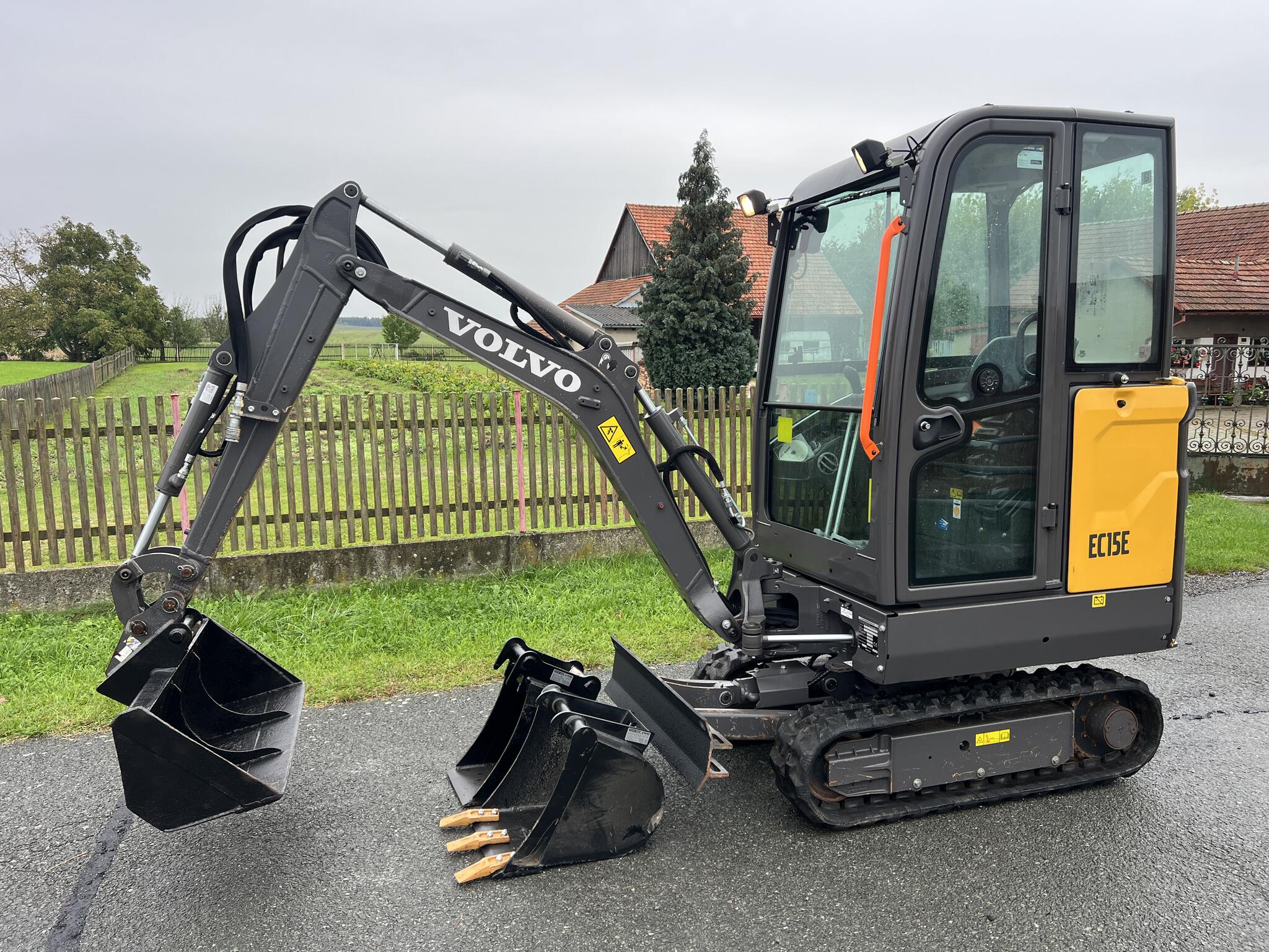 Minibagr VOLVO EC15e pouze 710mth / 3x lžíce