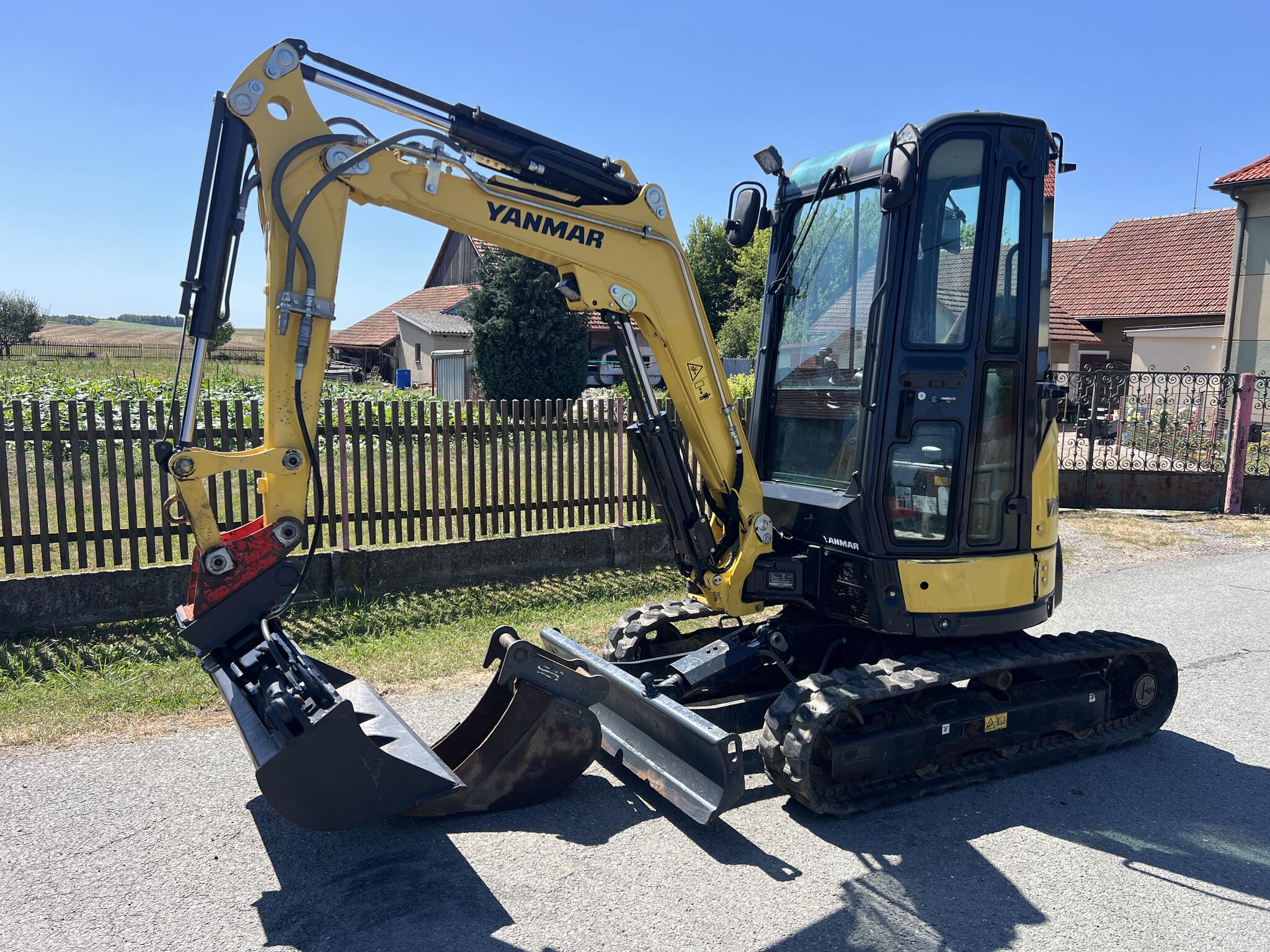 minibagr YANMAR VIO 27 hyd.svahovka, podkop / 2,8t