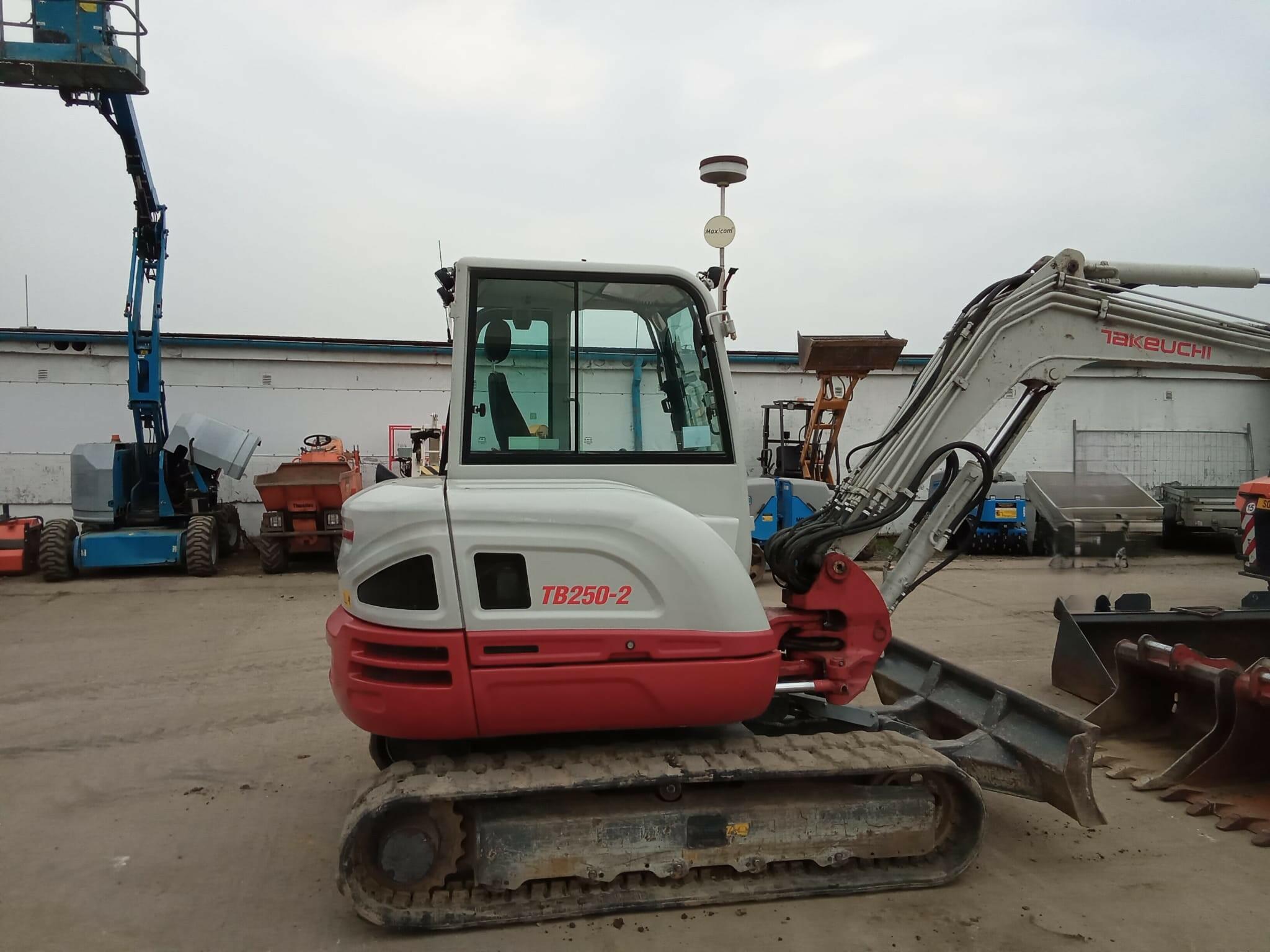 Takeuchi TB250-2