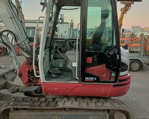 Takeuchi TB250-2