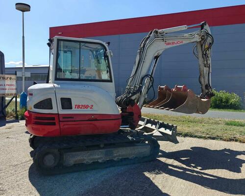 Takeuchi TB250-2