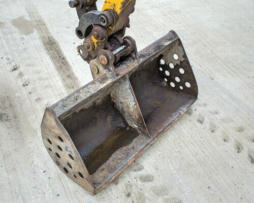 VÝPRODEJ Pásový bagr JCB 8008 VÝPRODEJ