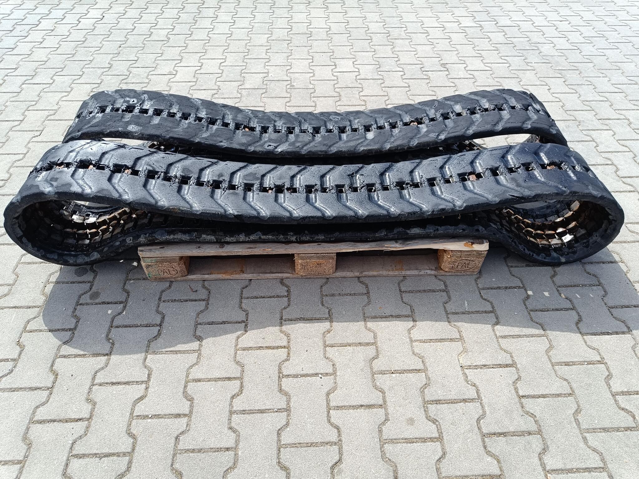 Gumové pásy FALKEN na minibagr 3 - 4 t