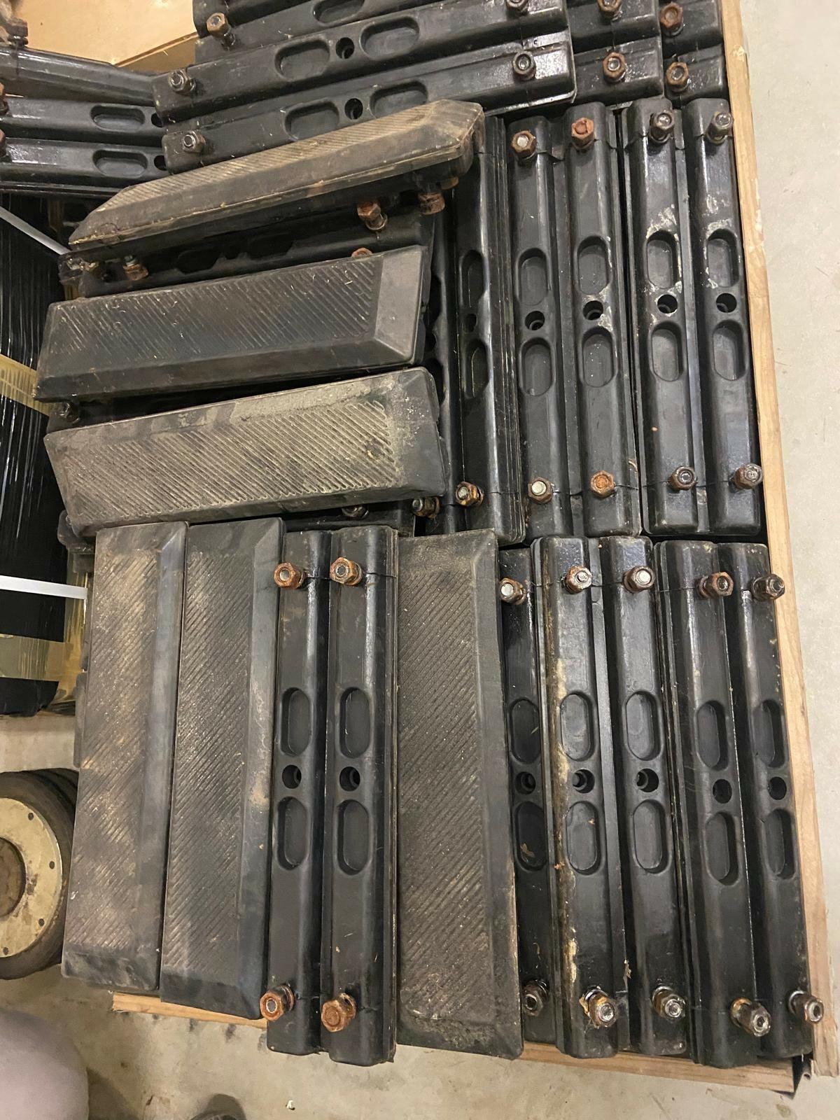 Gumové podložky pro cat 308