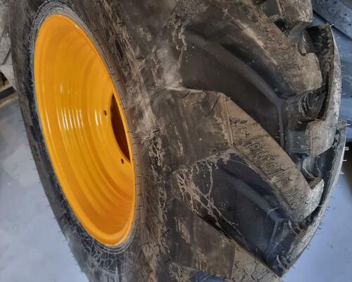 Pneu 16,9/80-24 Michelin Power CL + disk na JCB 3CX Super