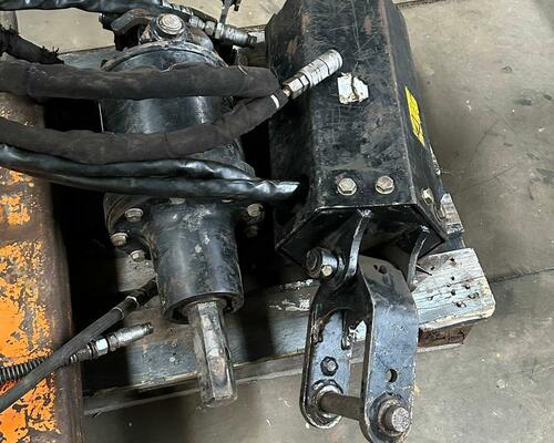 Použité kladivo Caterpillar CAT A70 + vrták CAT 15 cm, NOVÉ