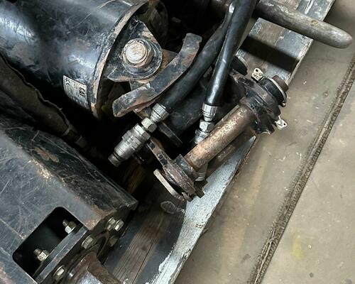 Použité kladivo Caterpillar CAT A70 + vrták CAT 15 cm, NOVÉ