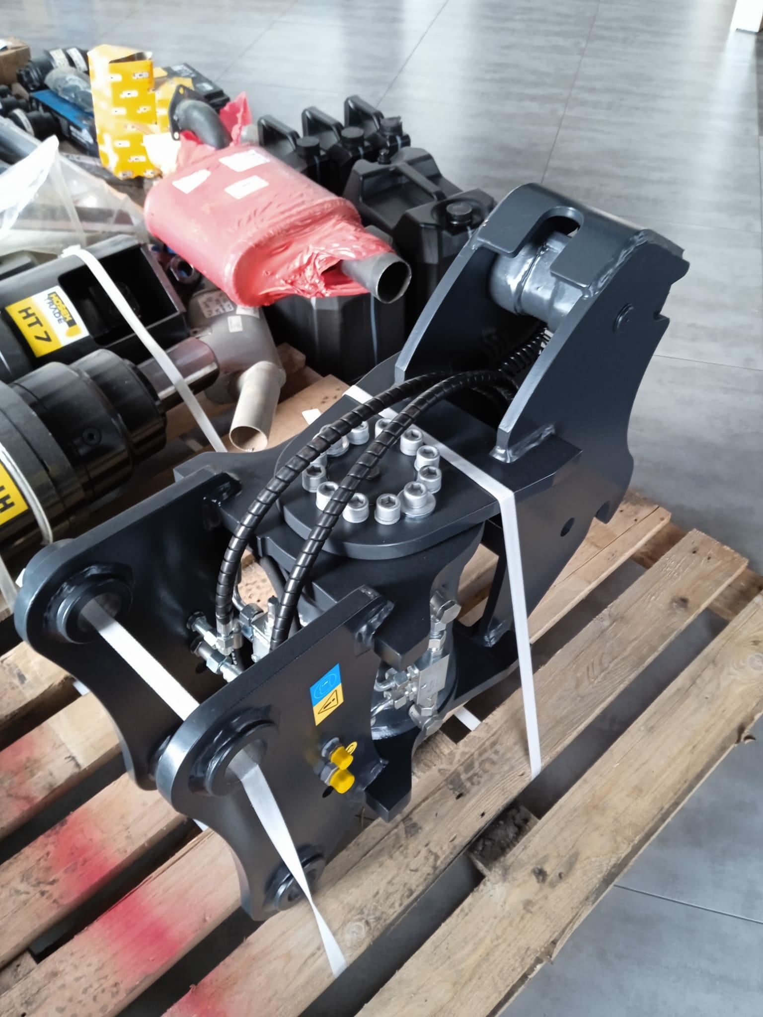 Výklopná hlava Tiltraton Powertilt JCB 3CX