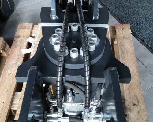 Výklopná hlava Tiltraton Powertilt JCB 3CX
