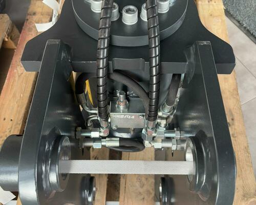 Výklopná hlava Tiltraton Powertilt JCB 3CX