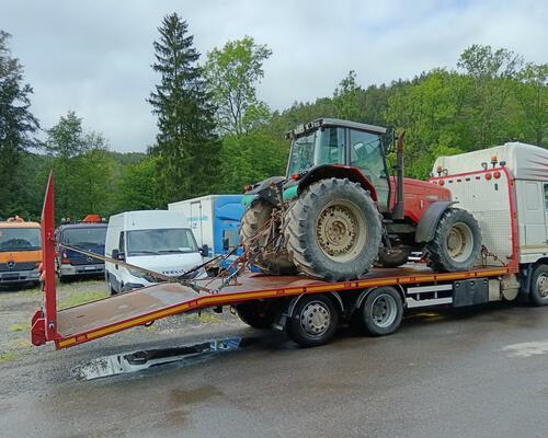 DAF XF 105.460 PŘEPRAVNÍK STROJŮ A VOZIDEL SERVIS