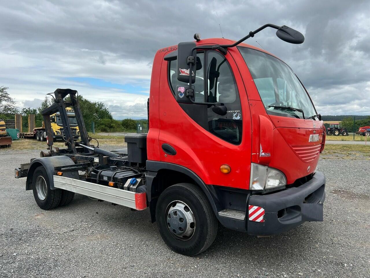 Hákový nosič AVIA D 100-motor CUMMINS