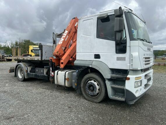 HÁKOVÝ NOSIČ KONTEJNERŮ IVECO AT190S36+HYDRAULICKÁ RUKA  ATLAS+PLATO