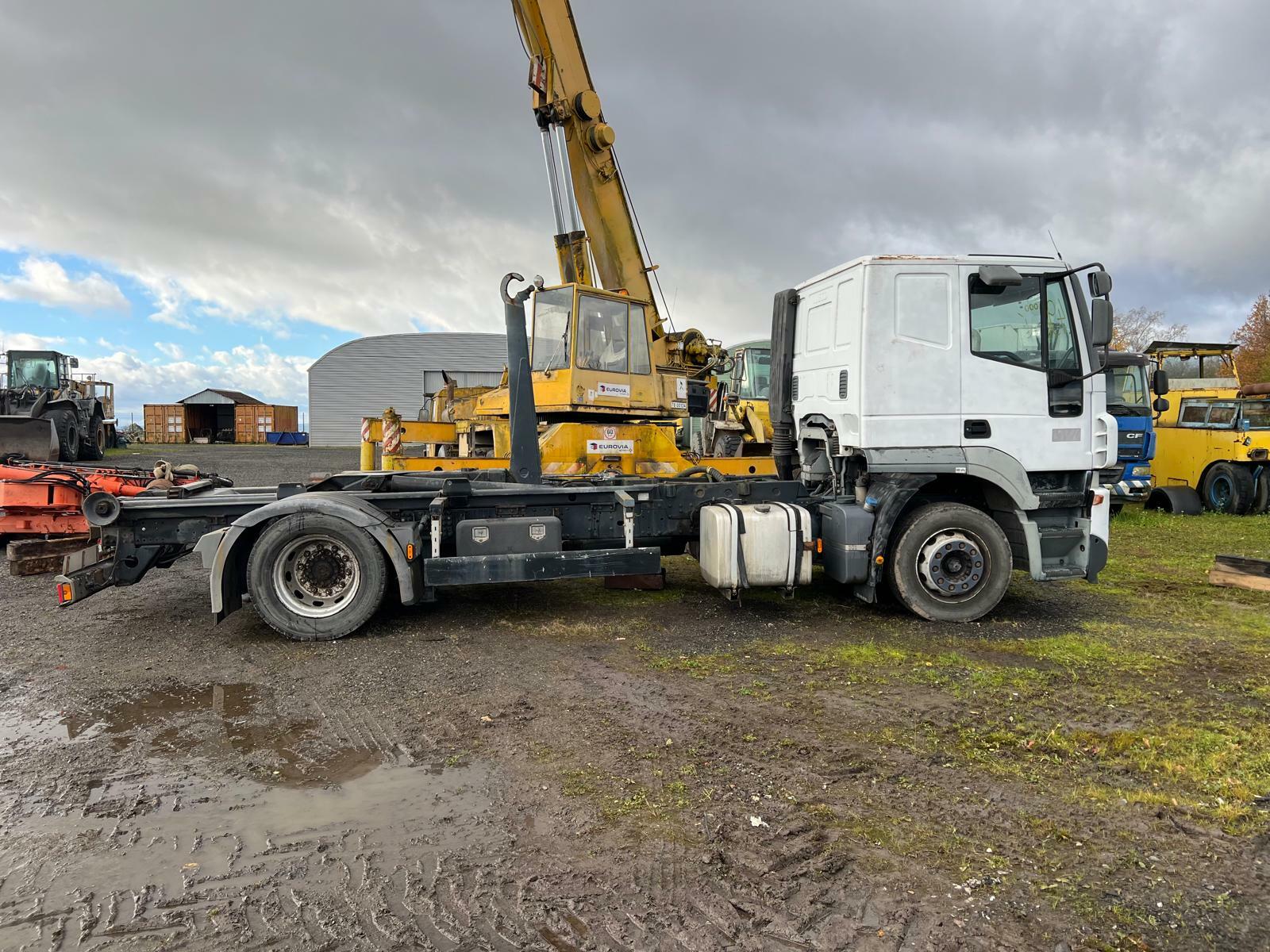 IVECO AT190S36VHODNÉ NA PŘEPRAVU STAVEBNÍCH STROJŮ