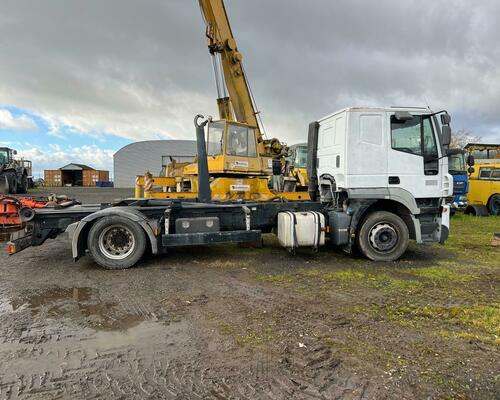 IVECO AT190S36VHODNÉ NA PŘEPRAVU STAVEBNÍCH STROJŮ