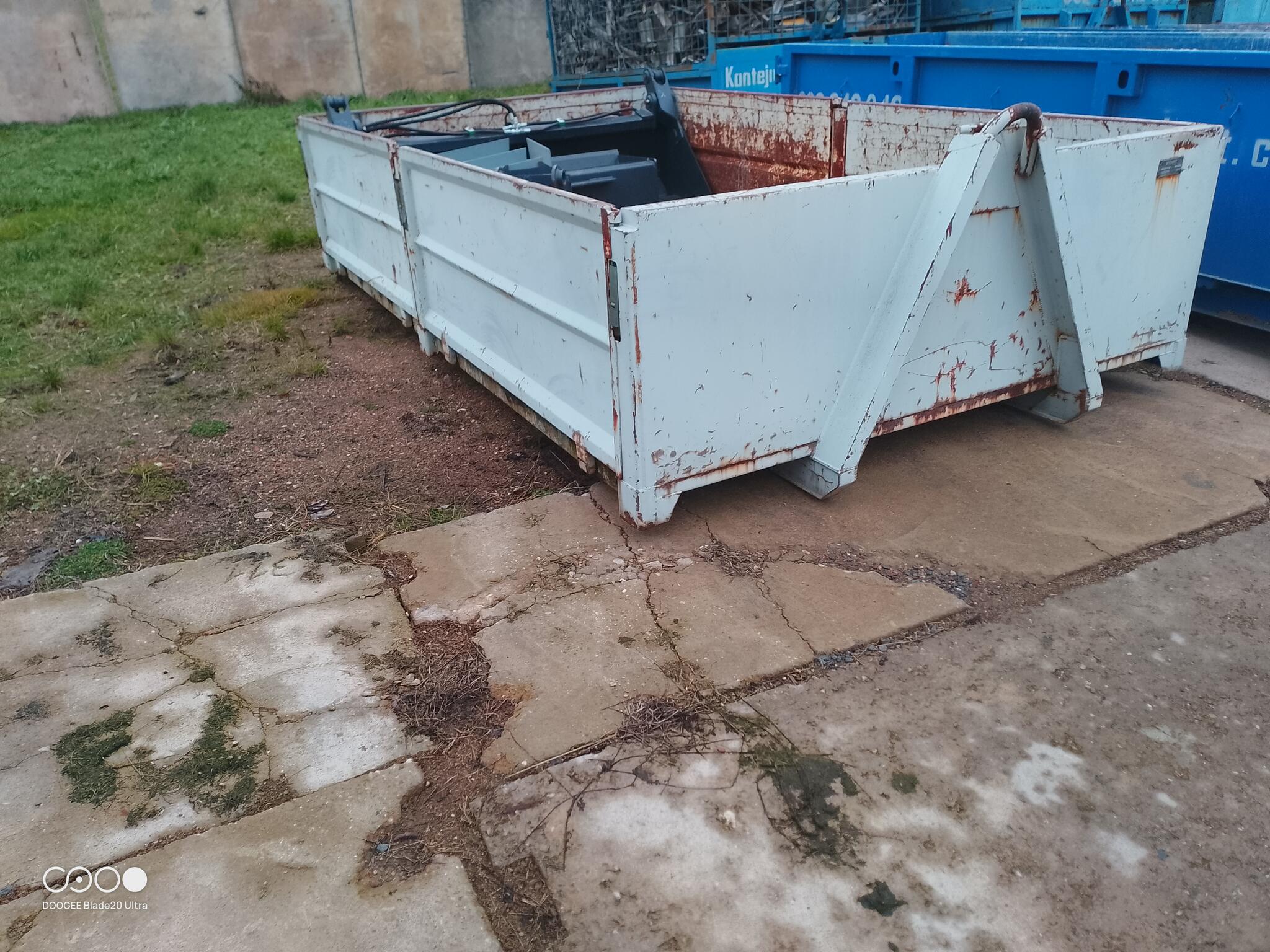 kontejner valníkový