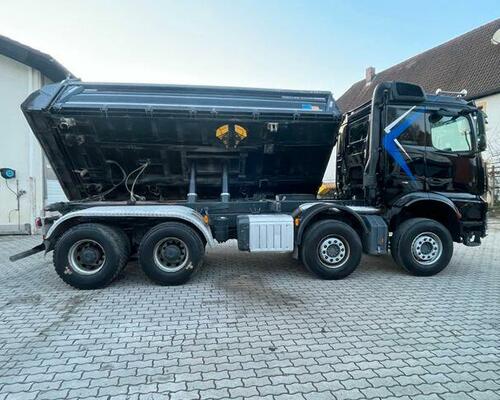 MB Arocs 3251 8x4 sklápěč Bordmatic