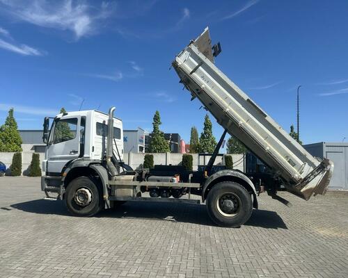 MB AXOR 1829 K, třístranný sklápěč