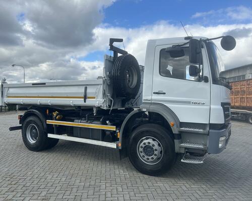 MB AXOR 1829 K, třístranný sklápěč