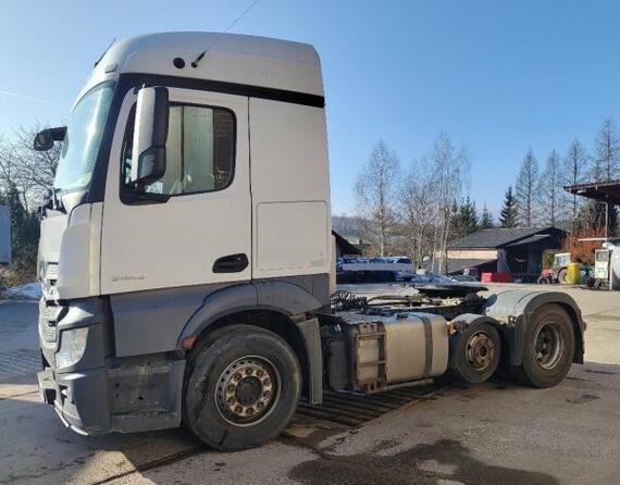 Mercedes Actros 2443