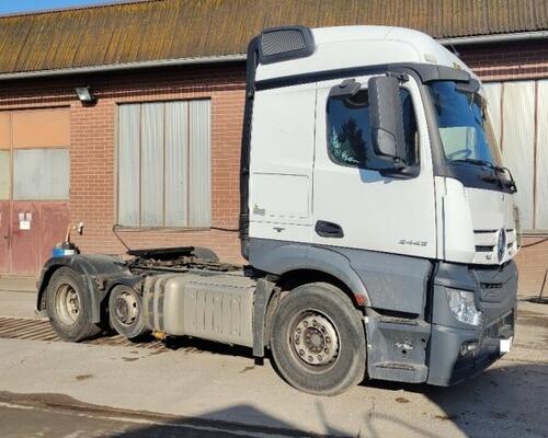 Mercedes Actros 2443
