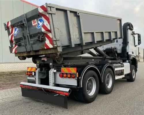 Mercedes Arocs 3351