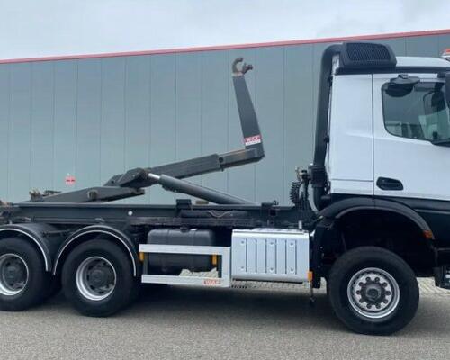 Mercedes Arocs 3351