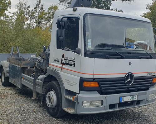 Mercedes Atego 1517 nosič kontejneru s hydraulickou rukou