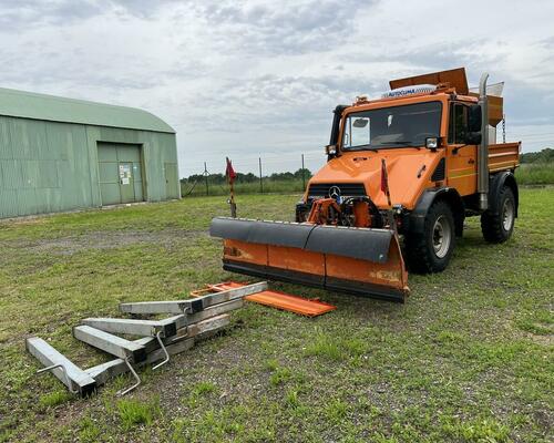 SKLÁPĚČ MERCEDES BENZ UNIMOG U 90 TURBO+SYPAČ