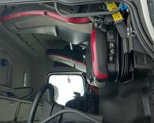 Sklápěč VOLVO FMX 460 8x4 S3 Bordmatic / TAŽNÉ na 34.500 kg / VOLVO SERVISNÍ HISTORIE