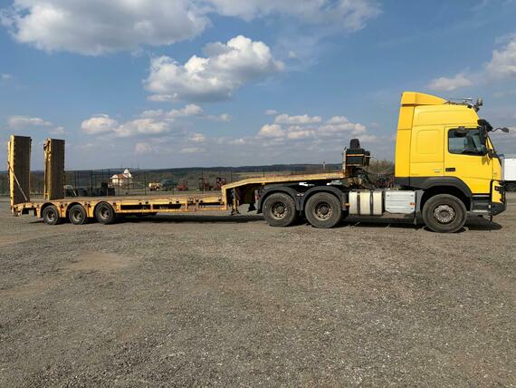 SOUPRAVA NA PŘEPRAVU STAVEBNÍCH STROJŮ Tahač Volvo FM FMX 500 + roztahovací návěs Kässbohrer