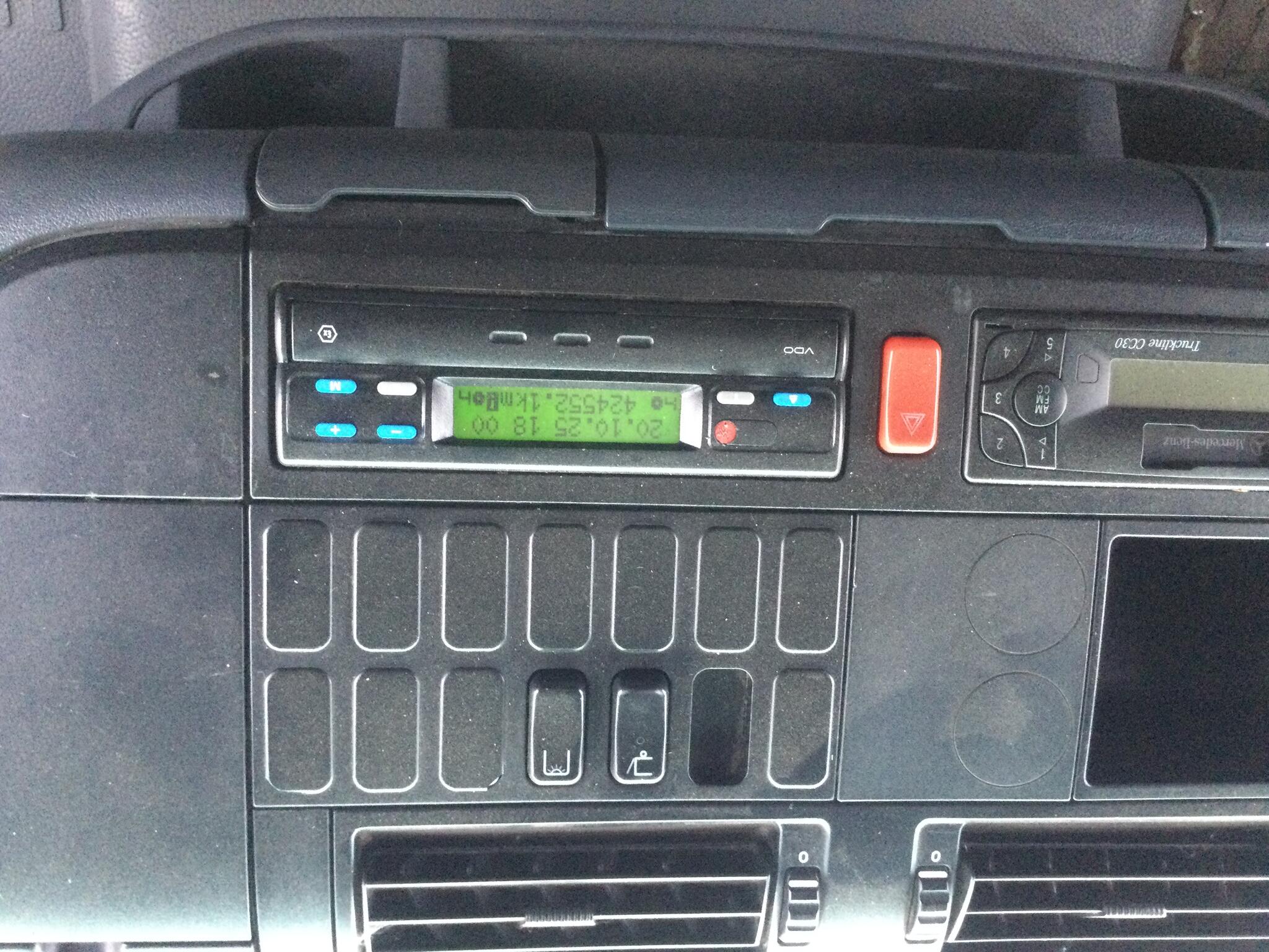 Tachograf - analogový - 24V - na kolečka - klasika - šuplík Tachograf - analogový - 24V - na kolečka - klasika - šuplík