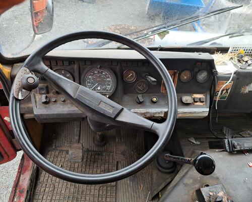 TATRA 815 ROZSTŘIKOVAČ ASFALTU KOBIT ST8000