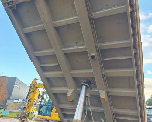 Tatra Phoenix 6x6 třístranný sklápěč