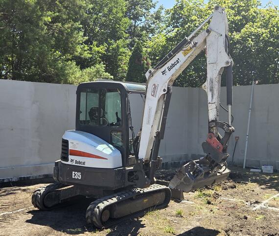 Bobcat E35