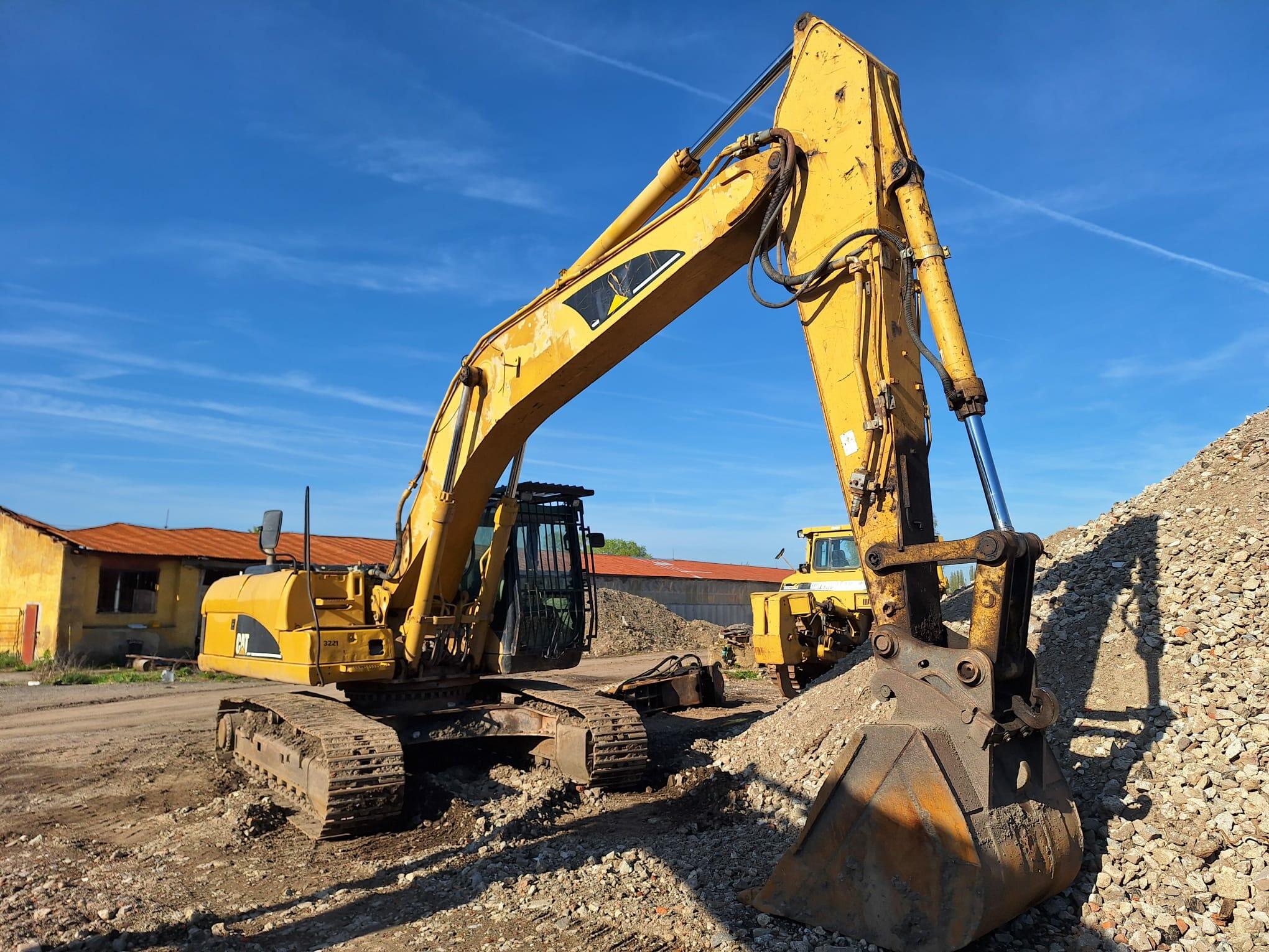 CAT 325C